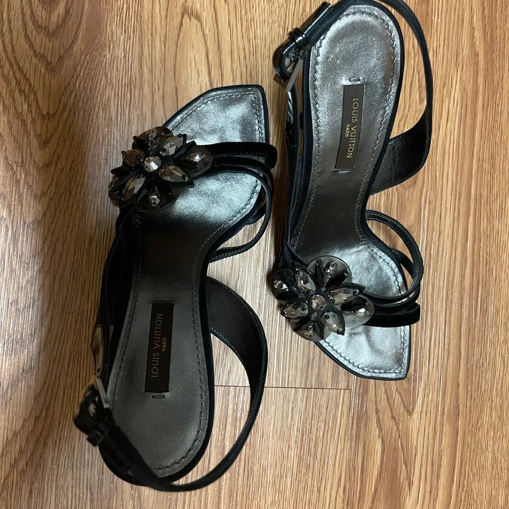 Louis Vuitton Shoe - Picture 8 of 8